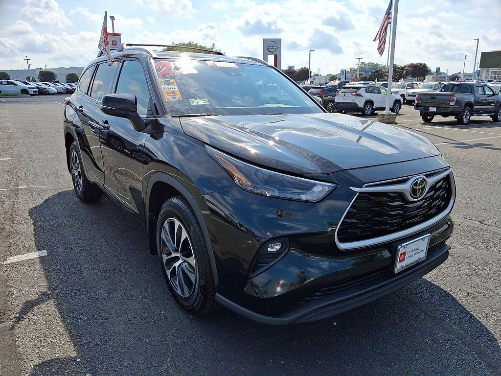 Thumbnail: 2022 Toyota Highlander - 3