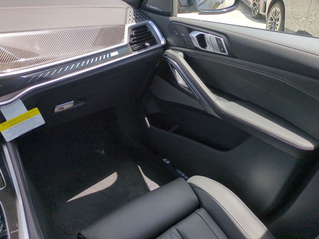 New 2027 Black BMW M60i image 17