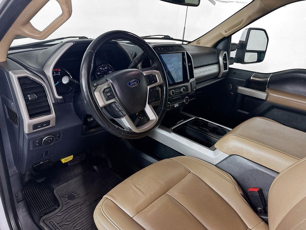 Used 2022 White Ford Lariat image 29