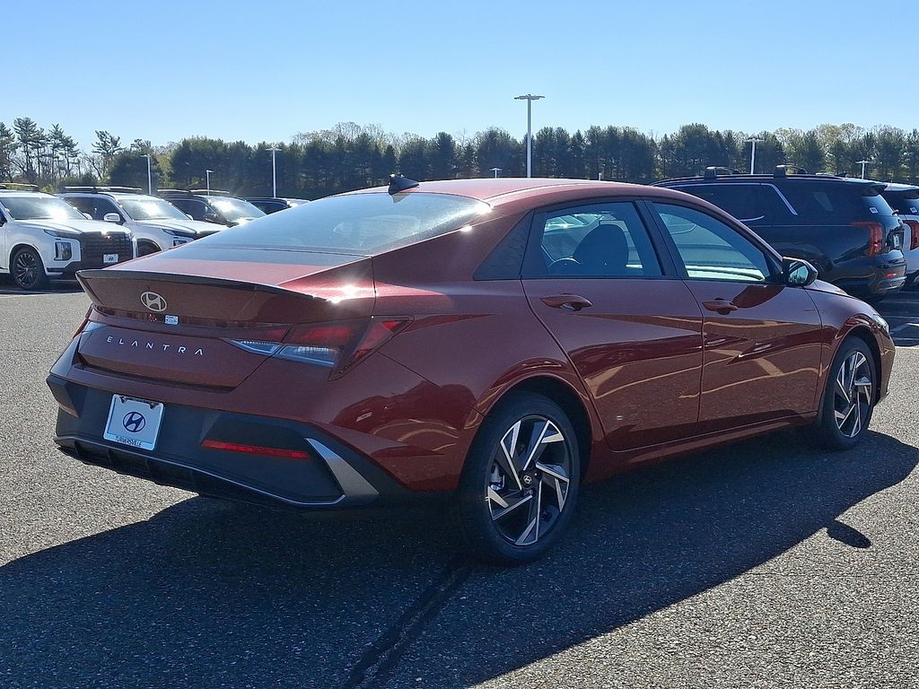 2025 Hyundai Elantra Sport 4