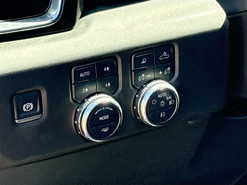 Used 2025 White GMC Denali image 10