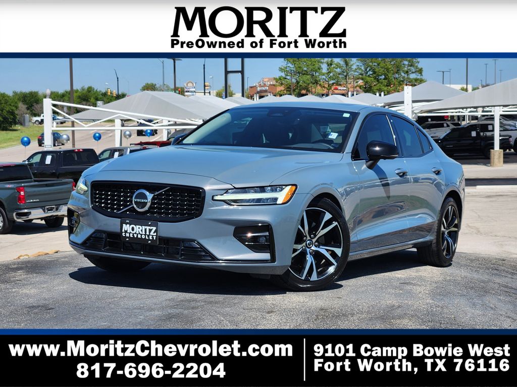 2024 Volvo S60 B5 Plus Dark Theme FWD