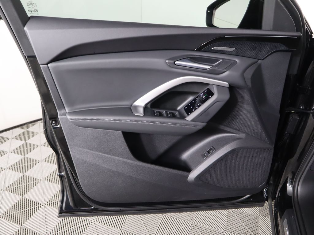 Thumbnail: 2025 Audi Q5 - 26