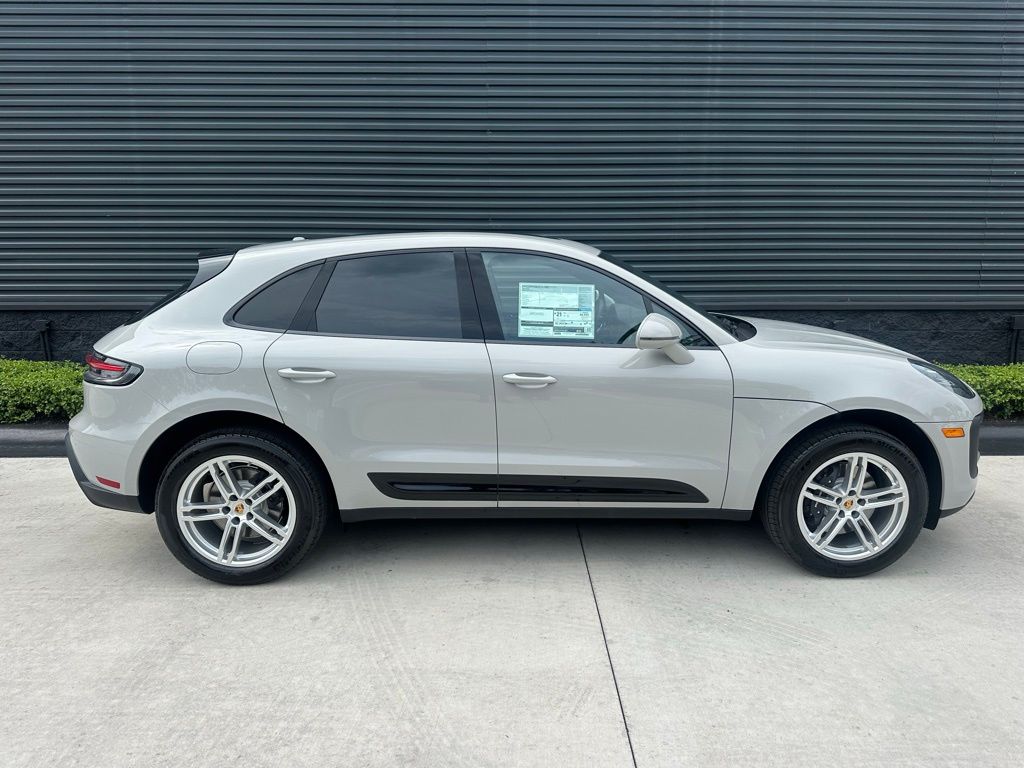 Thumbnail: 2026 Porsche Macan - 10