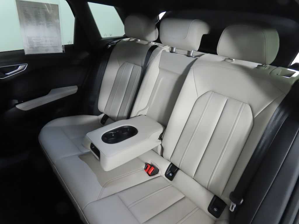 Thumbnail: 2025 Audi Q4 e-tron - 32