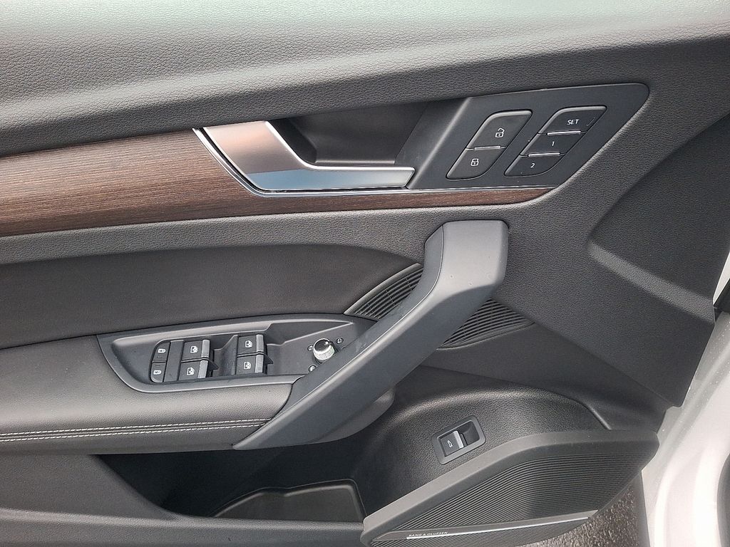 Thumbnail: 2023 Audi Q5 - 12