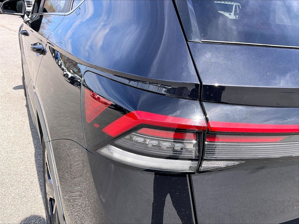 2025 Volkswagen Taos — photo 31