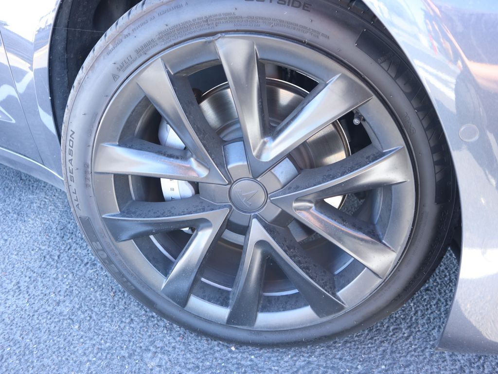 Thumbnail: 2022 Tesla Model 3 - 14