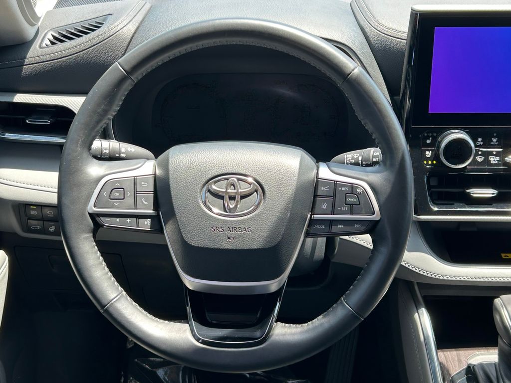 Used 2023 Toyota Highlander Hybrid SUV