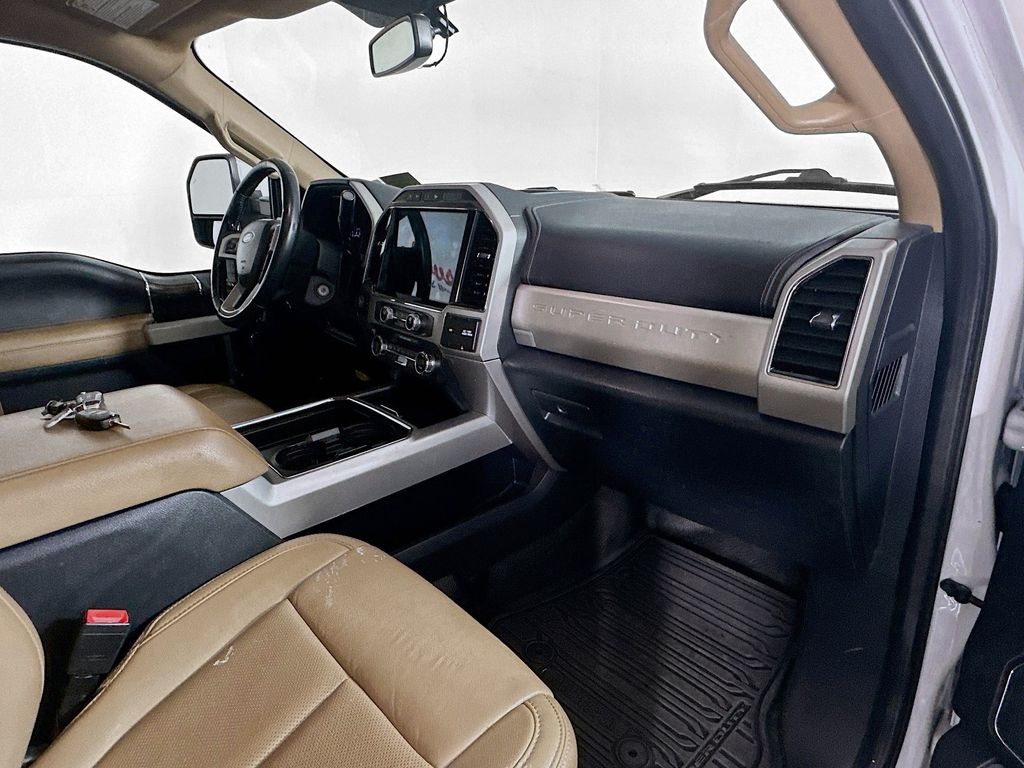 Used 2022 White Ford Lariat image 30