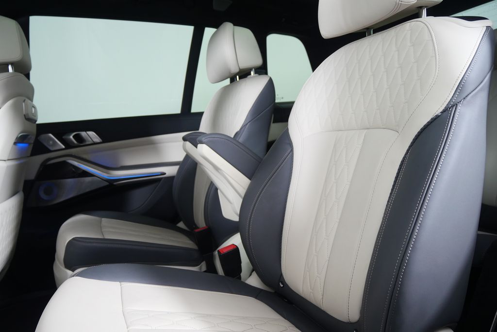 Thumbnail: 2024 BMW X7 - 17