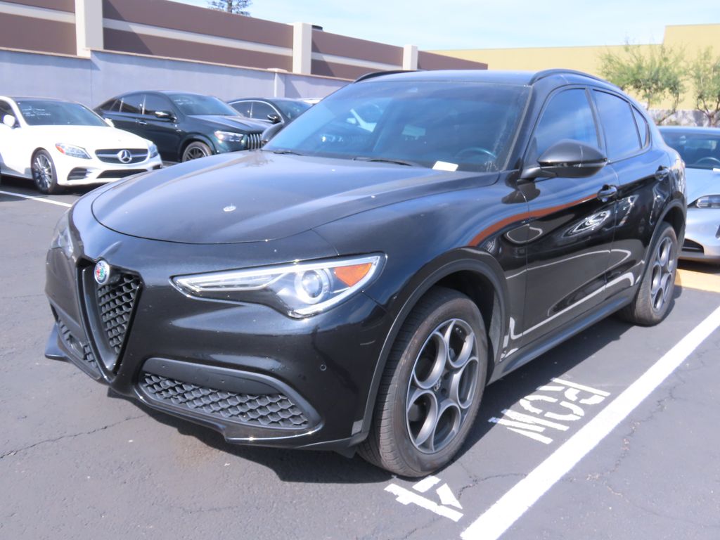 Thumbnail: 2021 Alfa Romeo Stelvio - 2