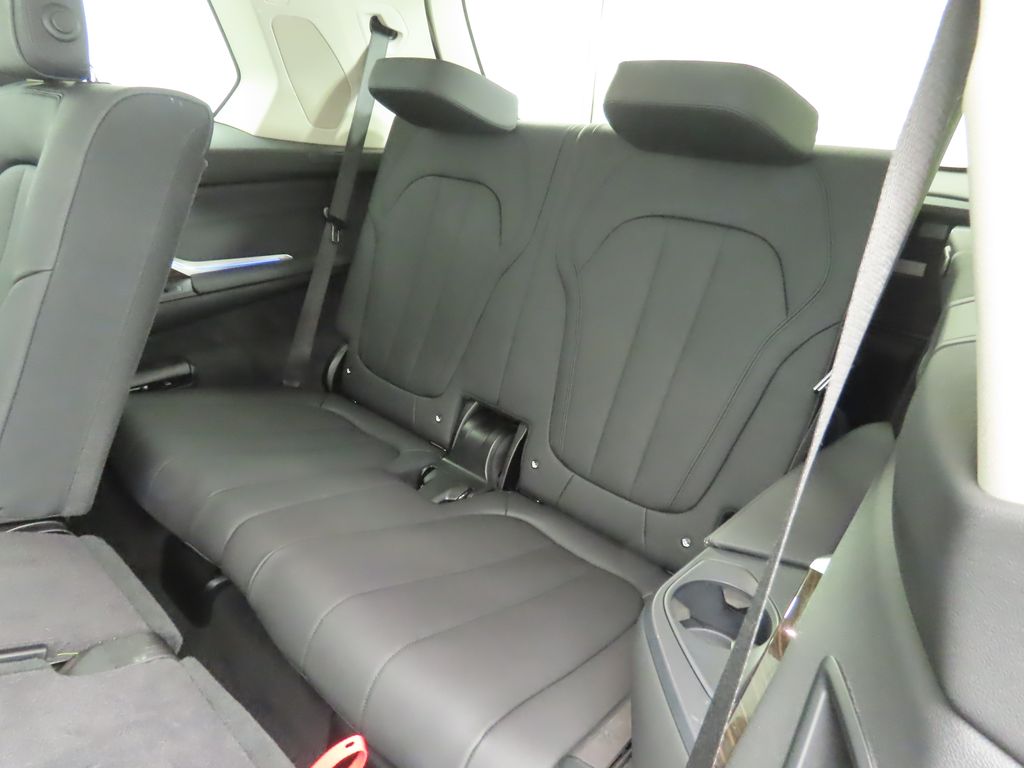 2021 BMW X7 xDrive40i 23