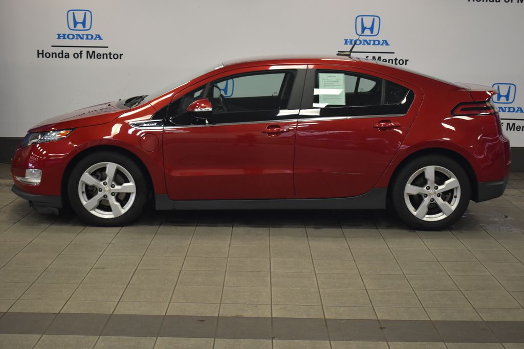 Thumbnail: 2014 Chevrolet Volt - 2