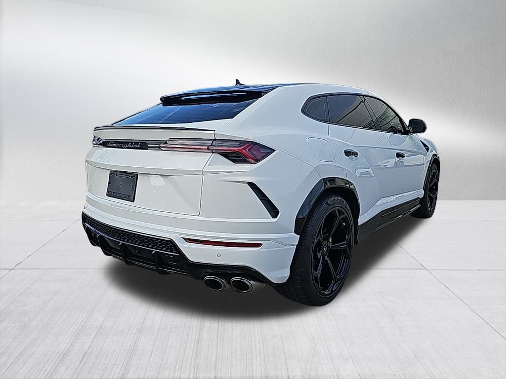 2022 Lamborghini Urus Base 5