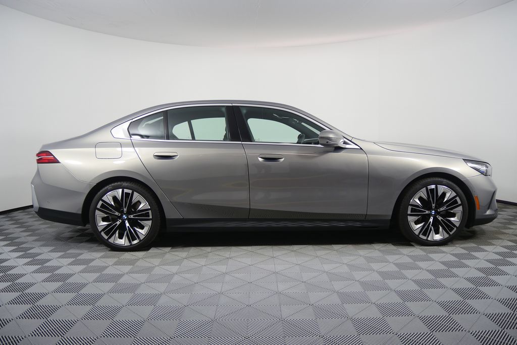 Thumbnail: 2024 BMW 5 Series - 2