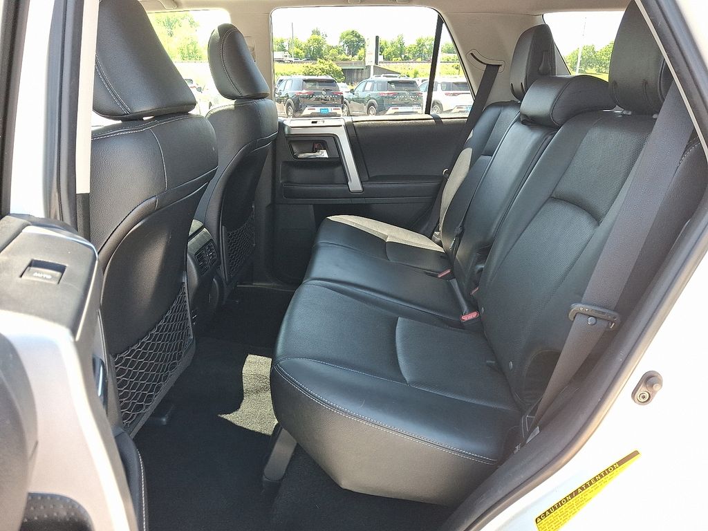 2018 Toyota 4Runner — photo 11