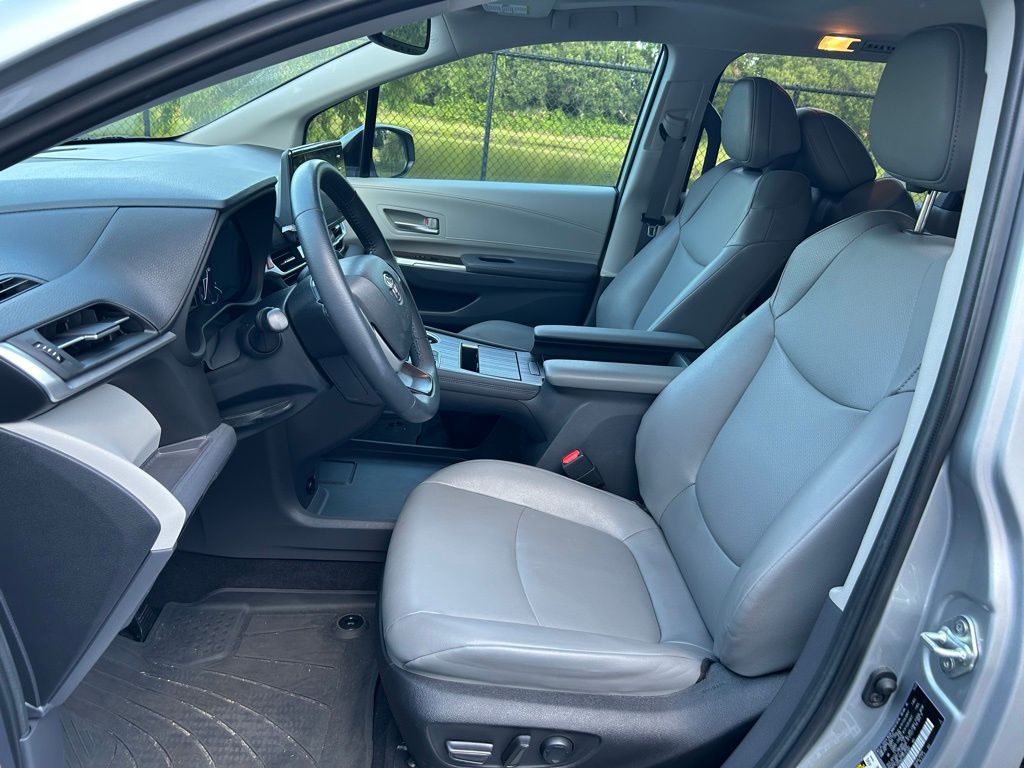 Thumbnail: 2023 Toyota Sienna - 15