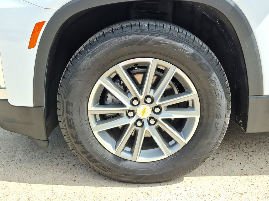 2023 Chevrolet Traverse LT - 8