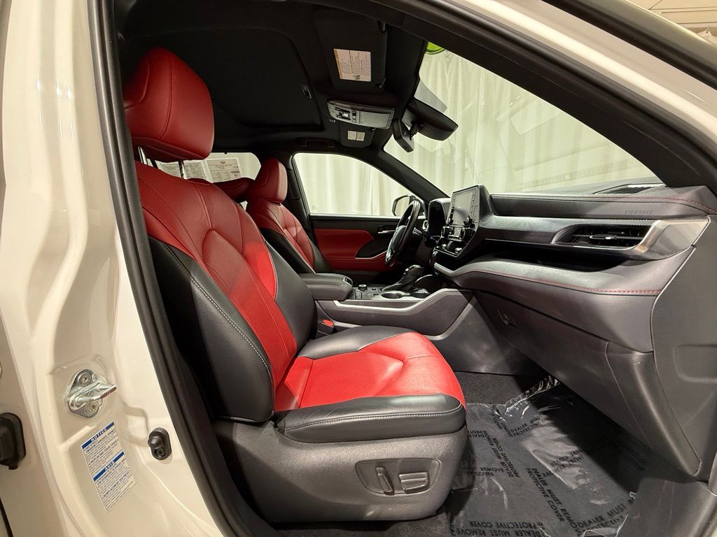 Thumbnail: 2021 Toyota Highlander - 12