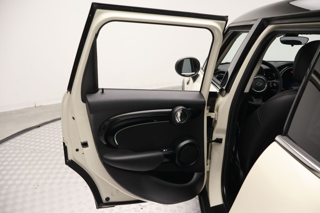 Thumbnail: 2022 MINI Cooper - 21