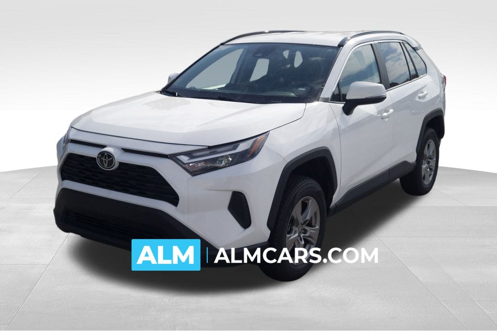 2023 Toyota RAV4 XLE's photo