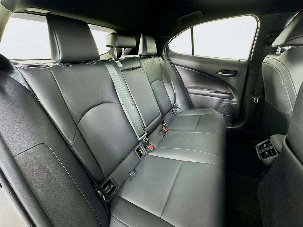 Thumbnail: 2021 Lexus UX - 28