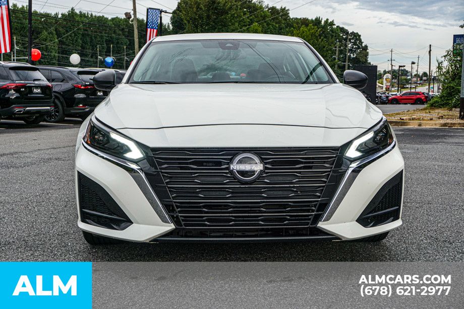 Used 2025 White Nissan 2.5 SV image 9