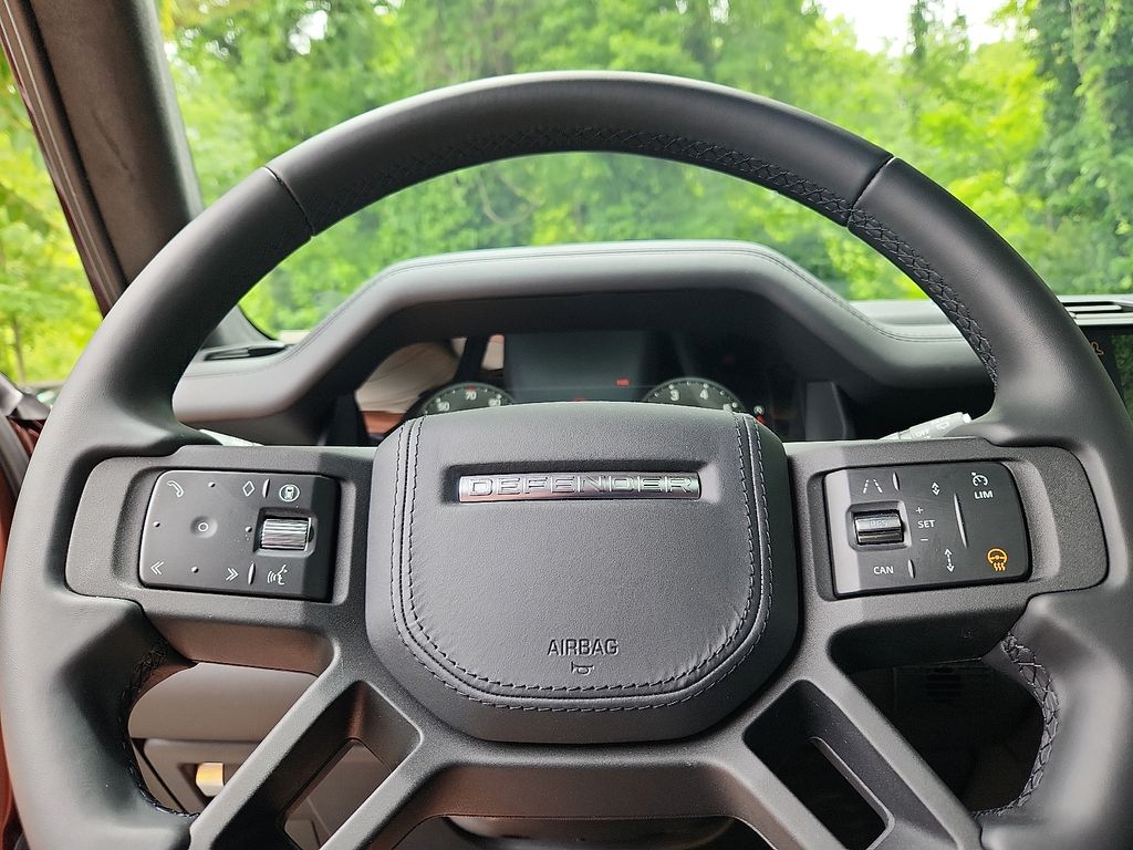 Thumbnail: 2025 Land Rover Defender - 9