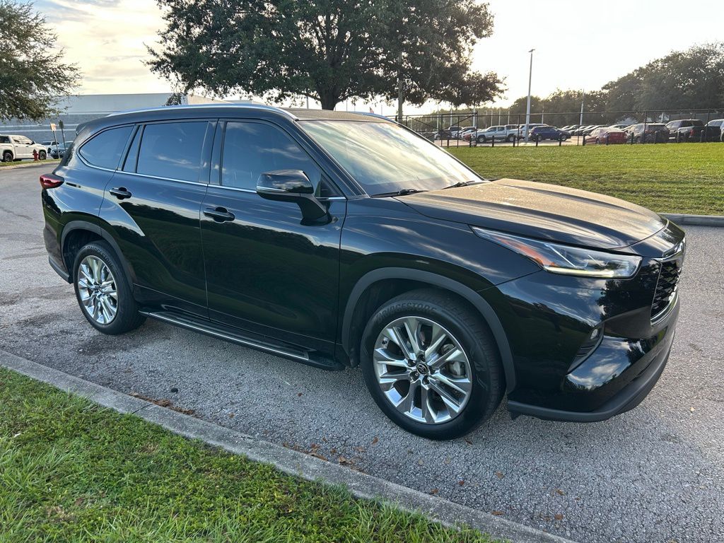 Thumbnail: 2023 Toyota Highlander - 7