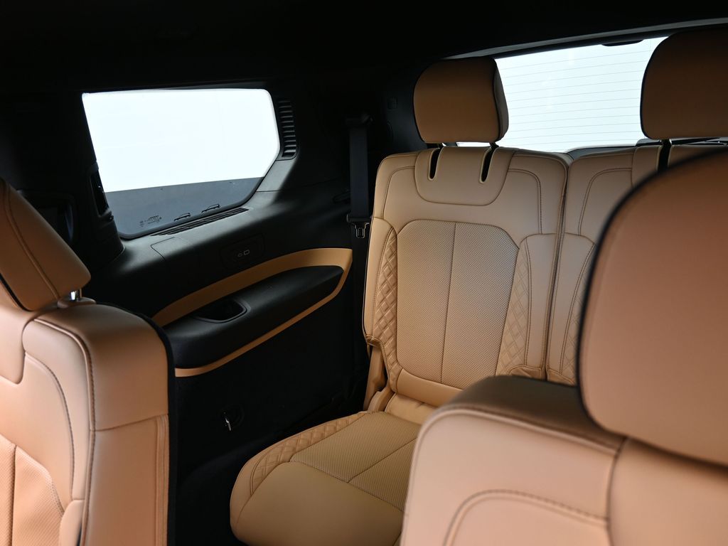 New 2025 Diamond Black Crystal Pearlcoat Jeep Summit image 31