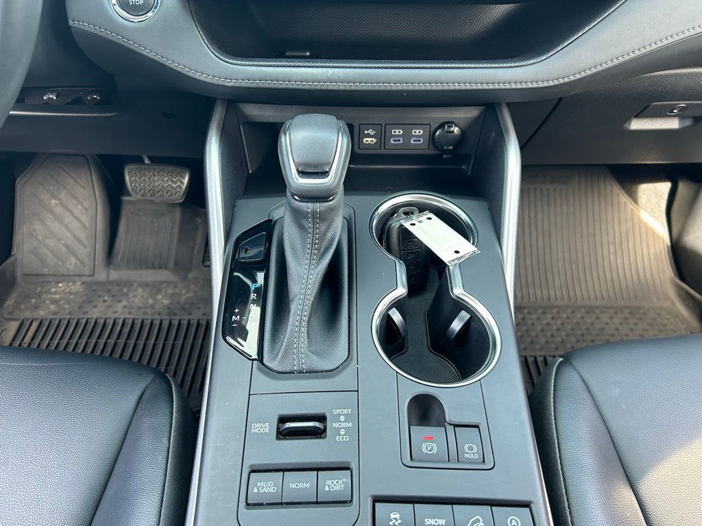 2022 Toyota Highlander XLE 17