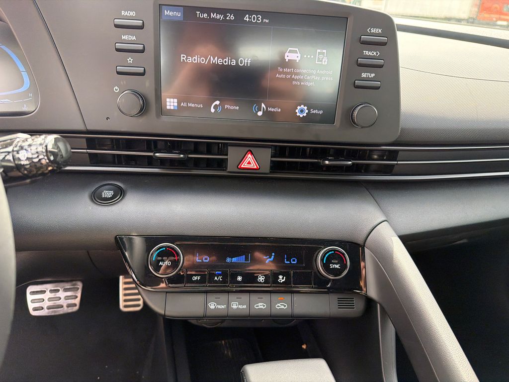 Used 2025 Red Hyundai SEL Sport image 30