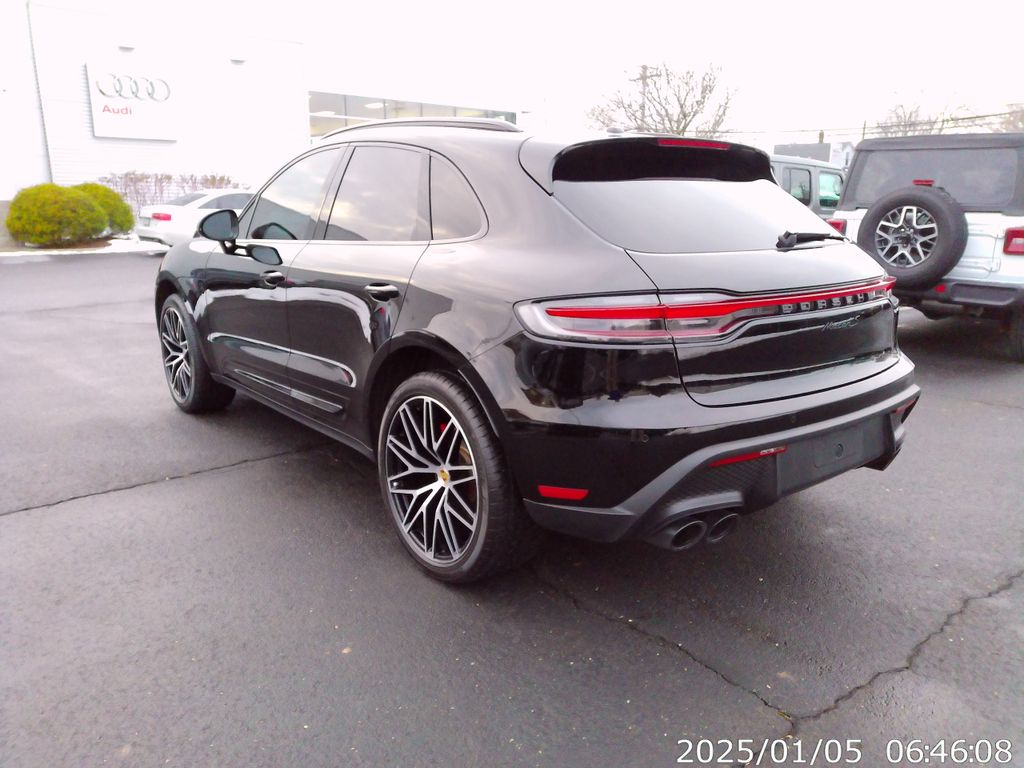 Thumbnail: 2023 Porsche Macan - 3