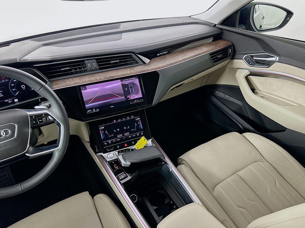 Thumbnail: 2019 Audi e-tron - 24