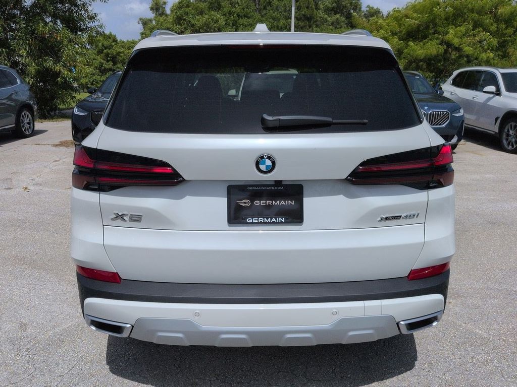 New 2026 White BMW xDrive40i image 5