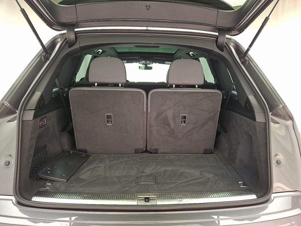 Thumbnail: 2021 Audi Q7 - 27