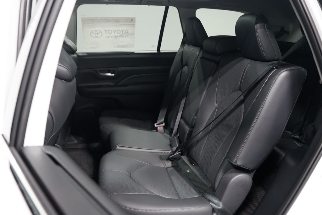 Thumbnail: 2025 Toyota Grand Highlander - 30