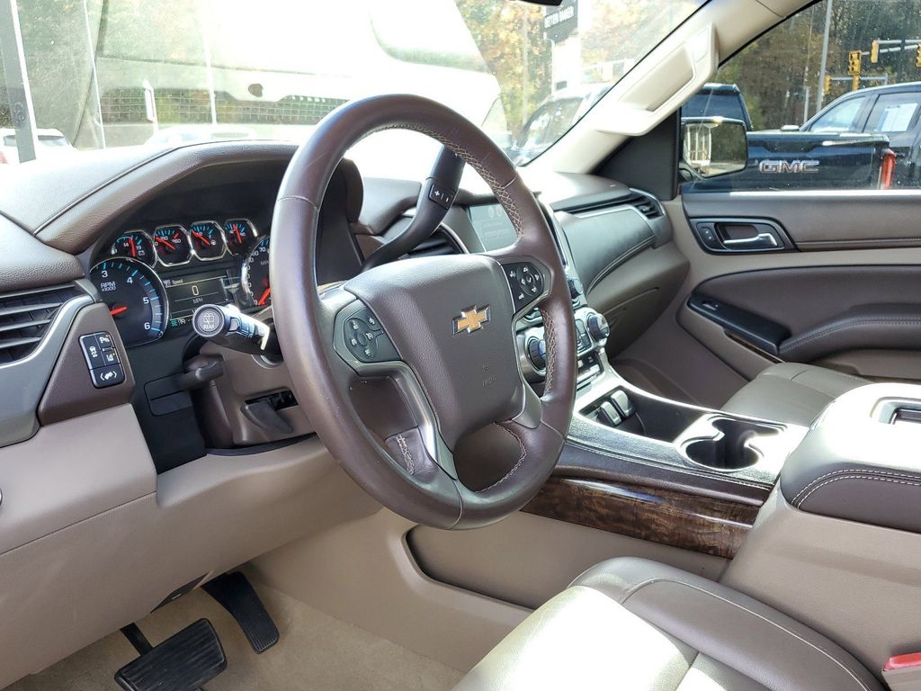 2015 Chevrolet Suburban LT 11