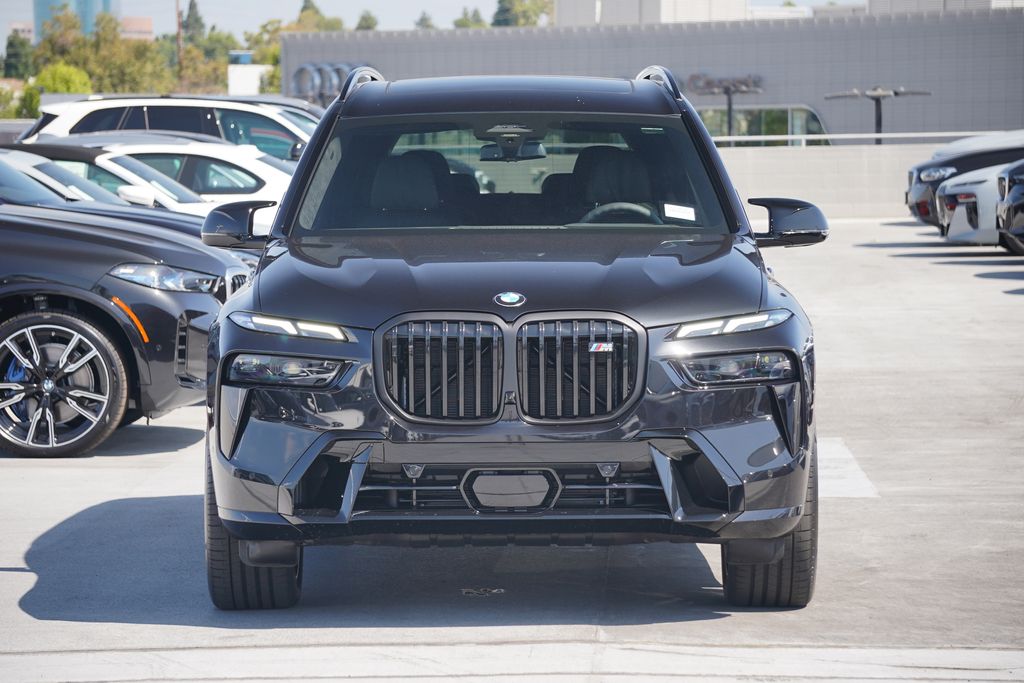 2025 BMW X7 M60i 2