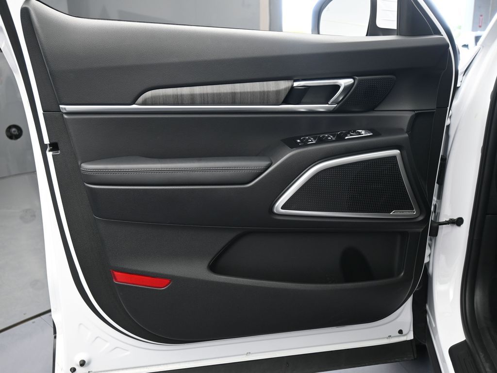 Used 2023 Glacial White Pearl Kia EX image 29