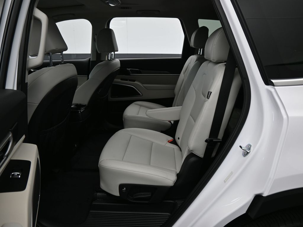 Used 2024 Glacial White Pearl Kia S image 32