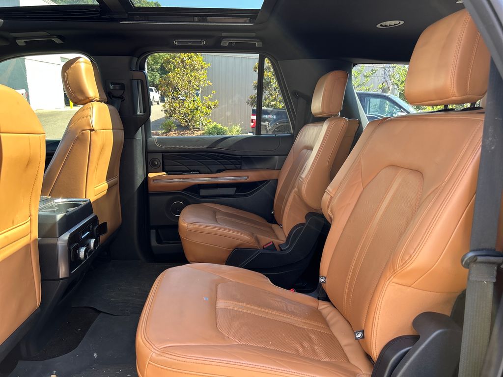 2022 Black Metallic Ford Expedition Max Platinum RWD SUV