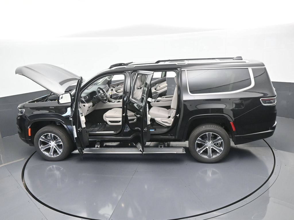 Used 2024 Diamond Black Crystal Pearlcoat Jeep Base image 81