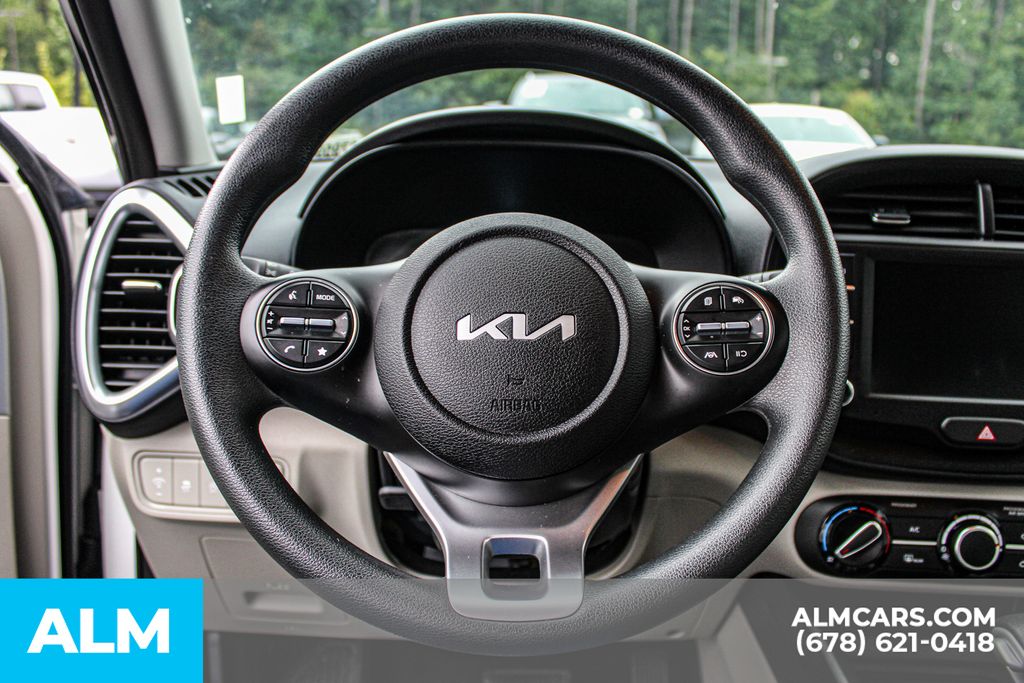 Used 2025 White Kia LX image 23