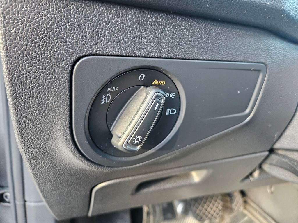 Thumbnail: 2019 Volkswagen Tiguan - 18