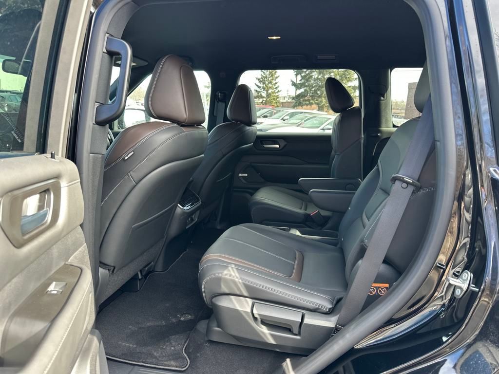 2025 Nissan Armada SL photo