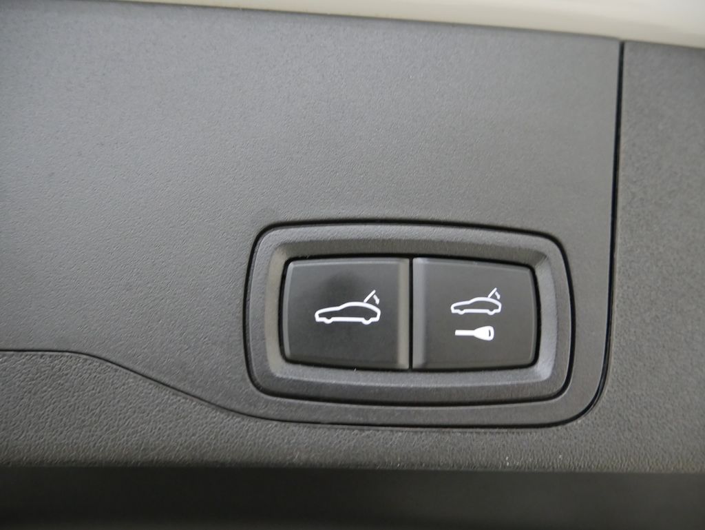 Thumbnail: 2023 Porsche Taycan - 22