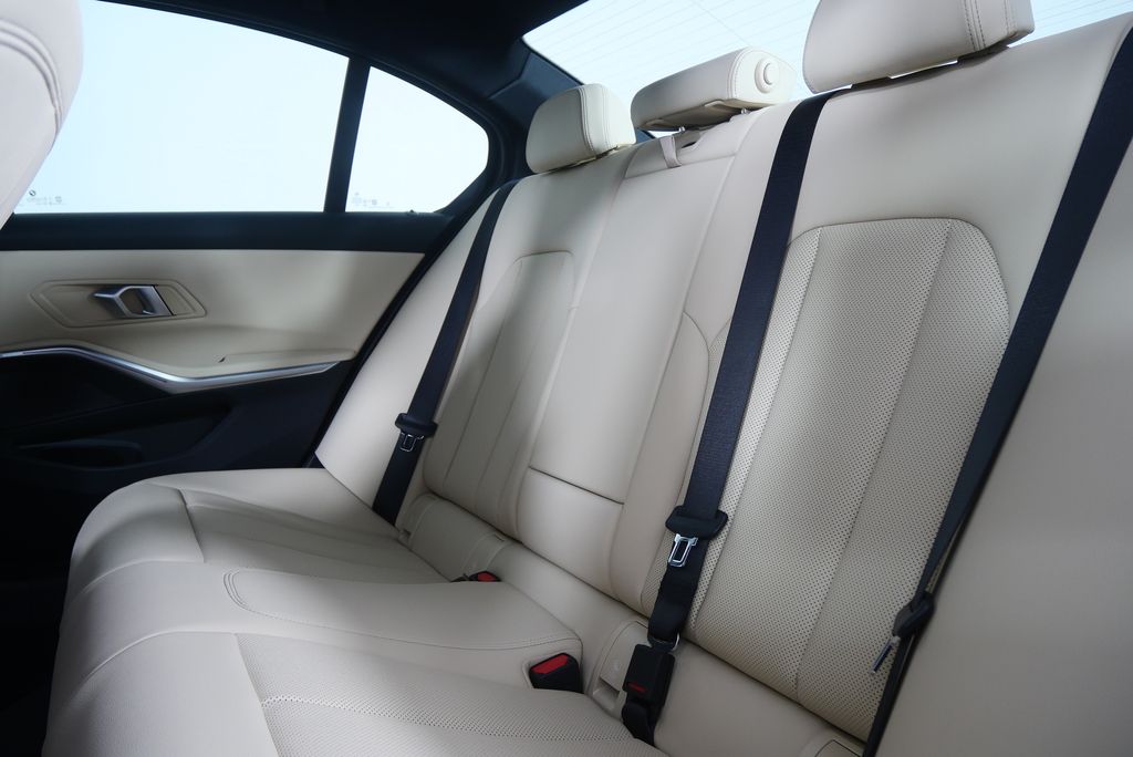 Thumbnail: 2026 BMW 3 Series - 16