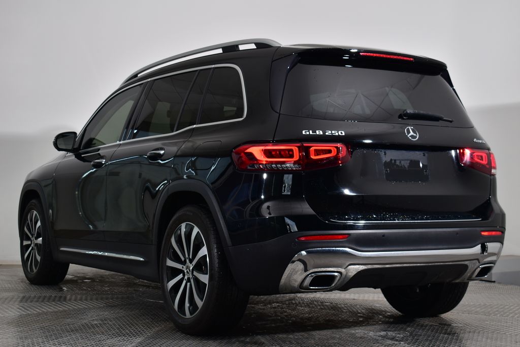 Thumbnail: 2021 Mercedes-Benz GLB - 3